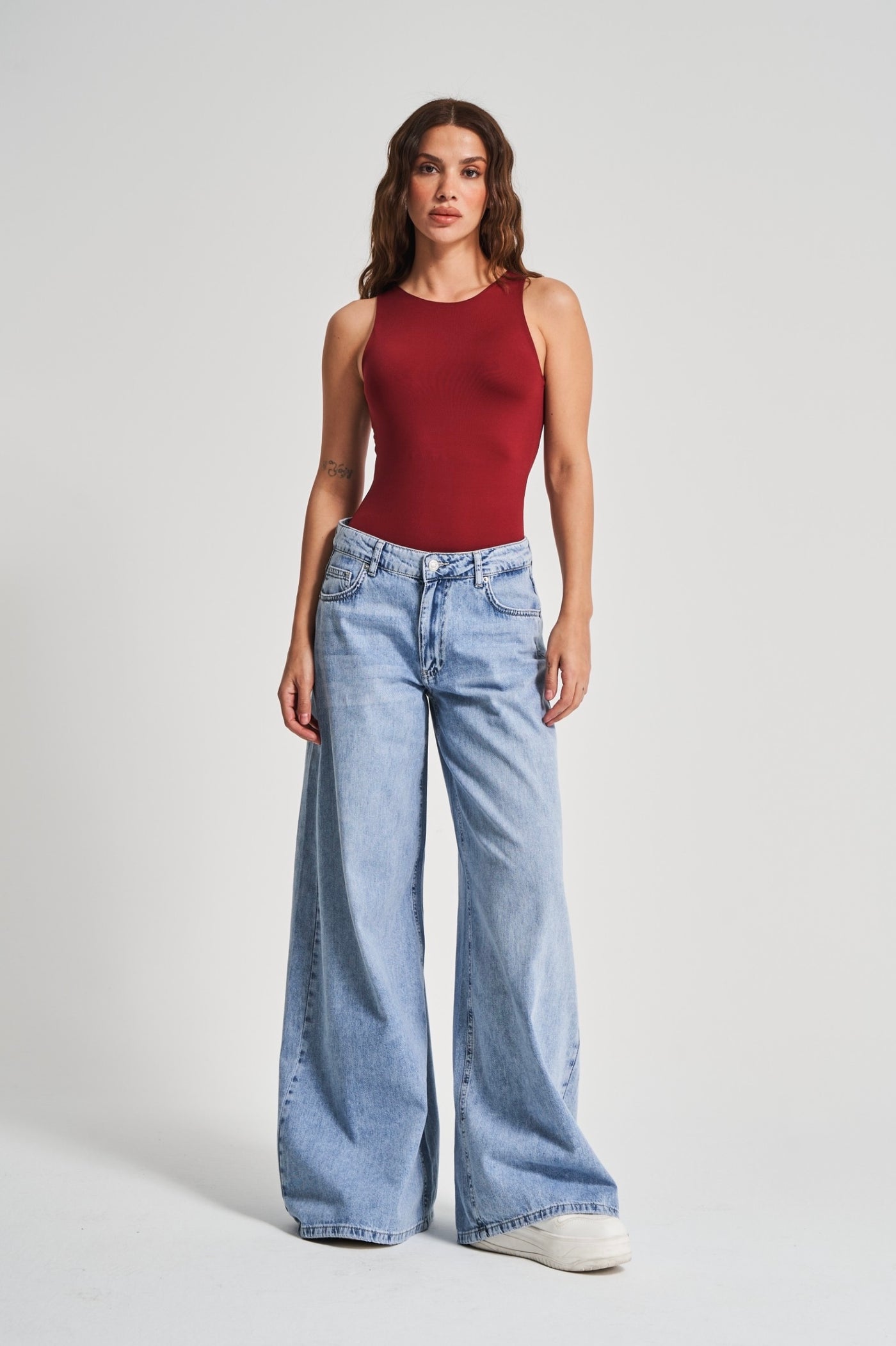 Daria Wide-Leg Mid-Rise Jeans in Blue
