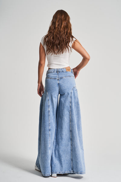 DAPHNE WIDE-LEG MID-RISE JEANS