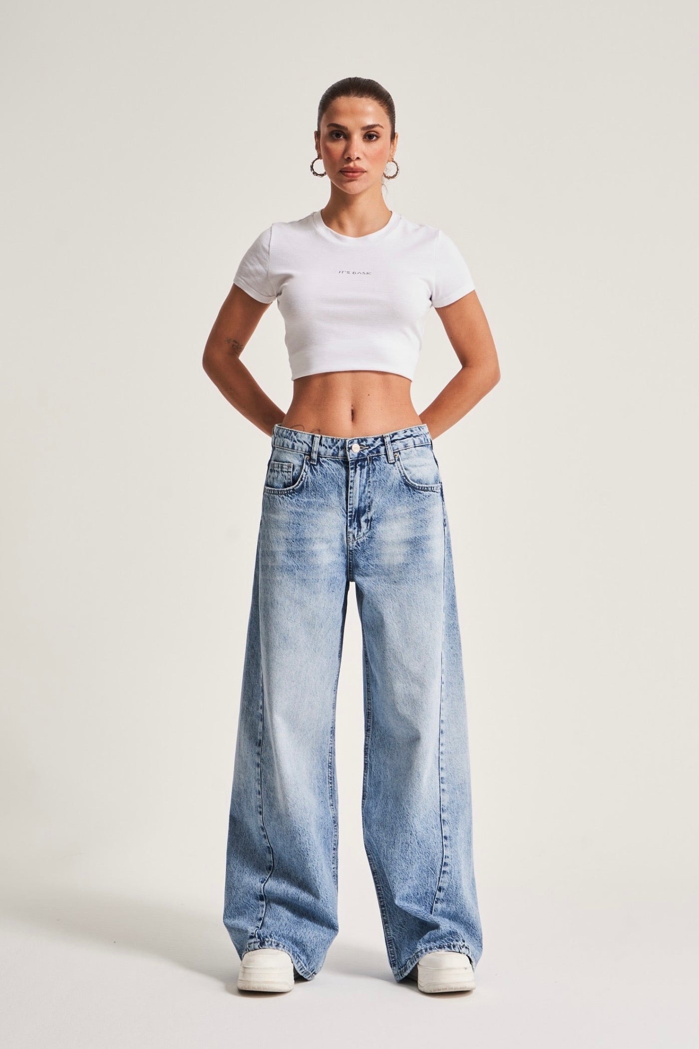 AVERY WIDE-LEG MID-RISE JEANS