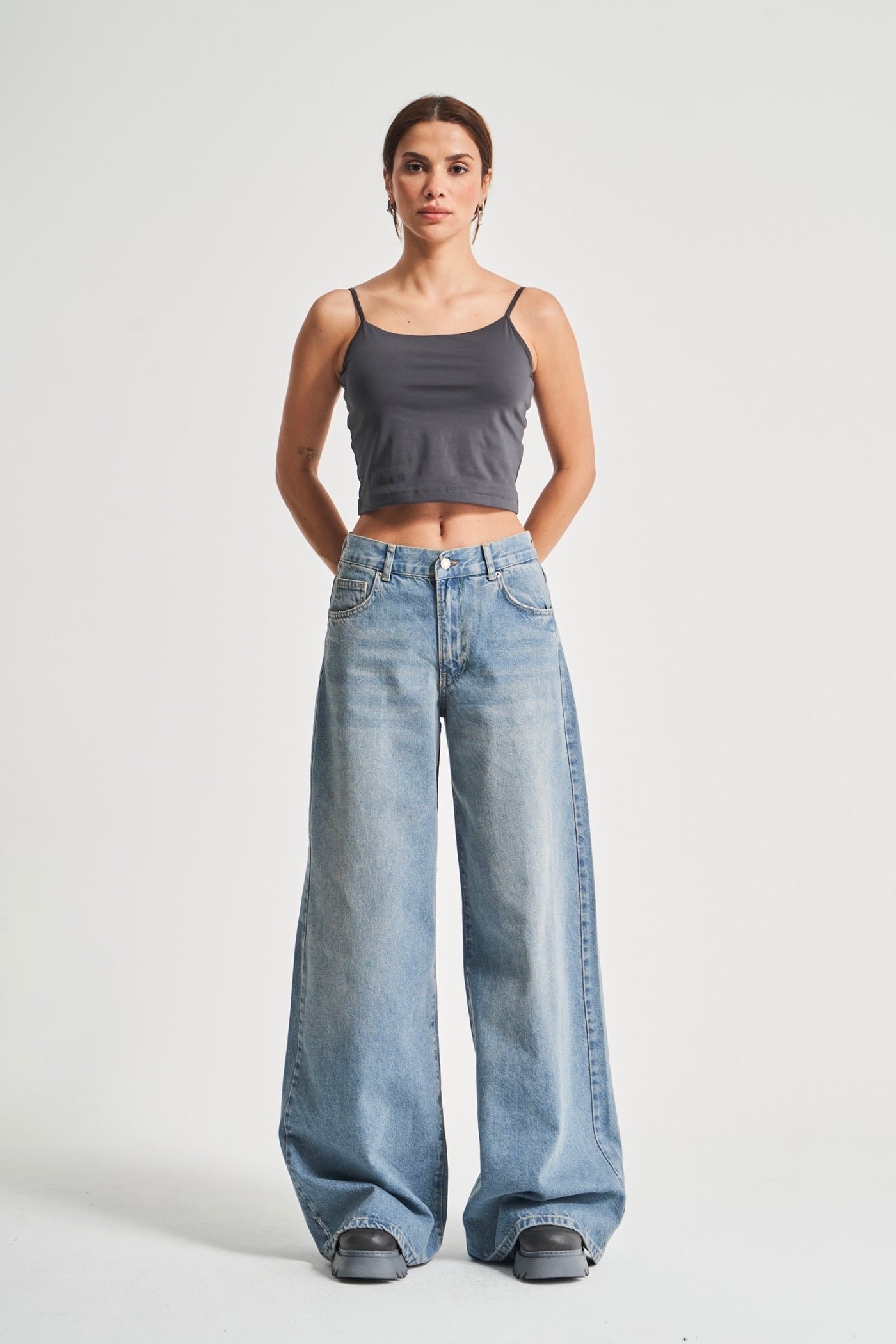 EMILY WIDE-LEG MID-RISE JEANS