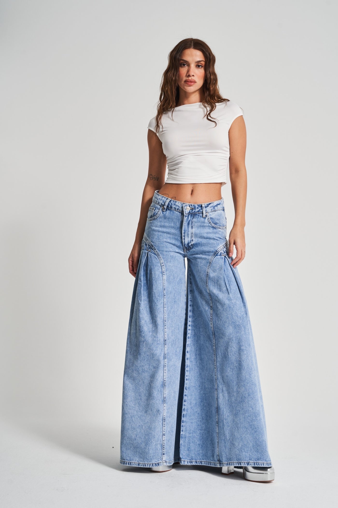 DAPHNE WIDE-LEG MID-RISE JEANS