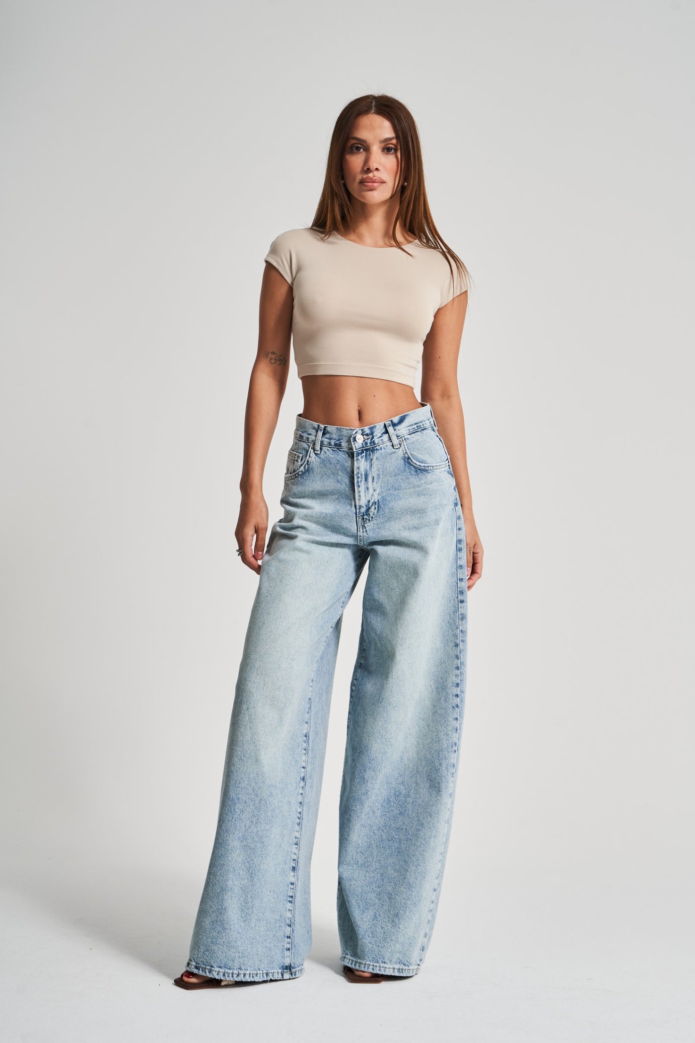SOLLE WIDE-LEG MID-RISE JEANS